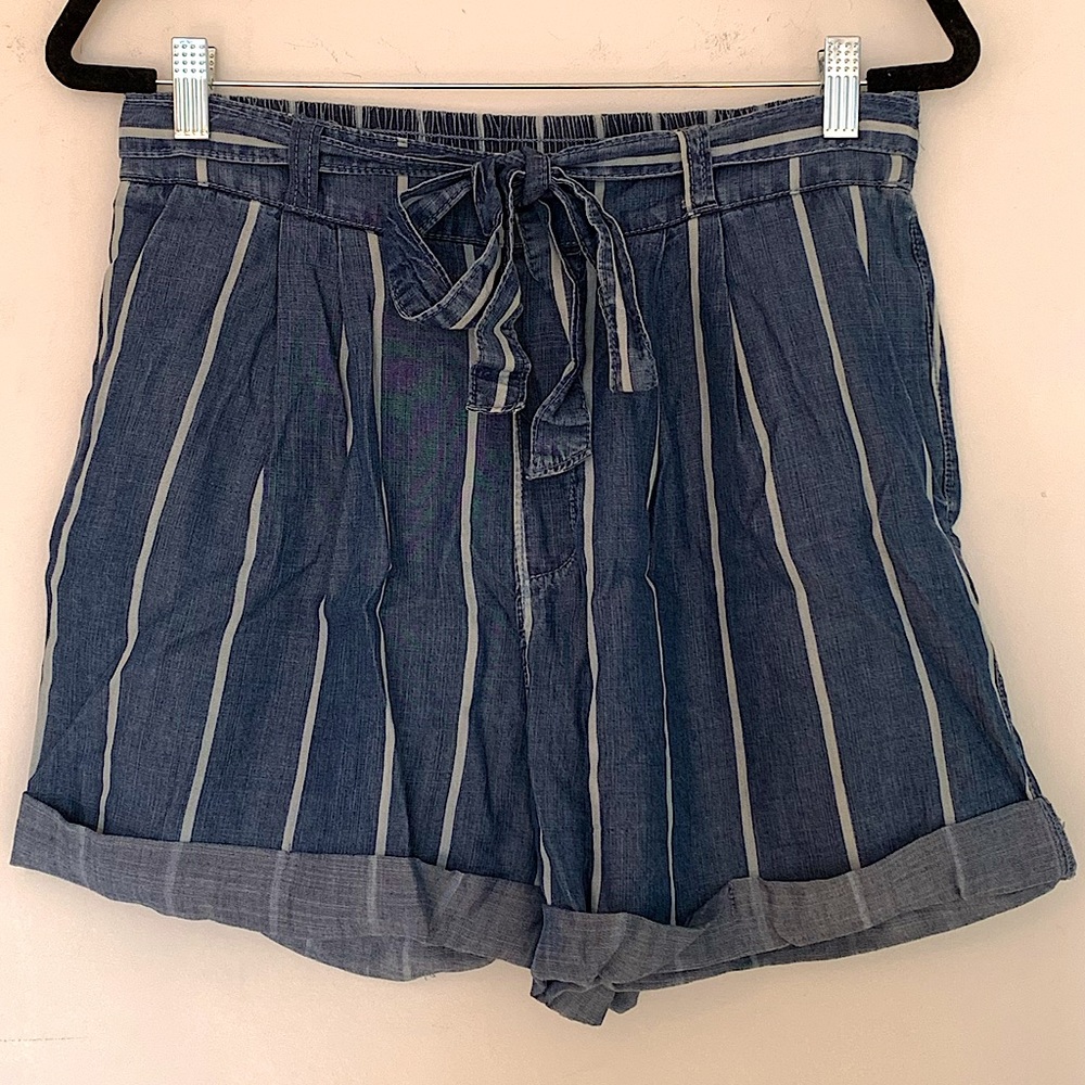 Universal Thread Striped Shorts, Size M